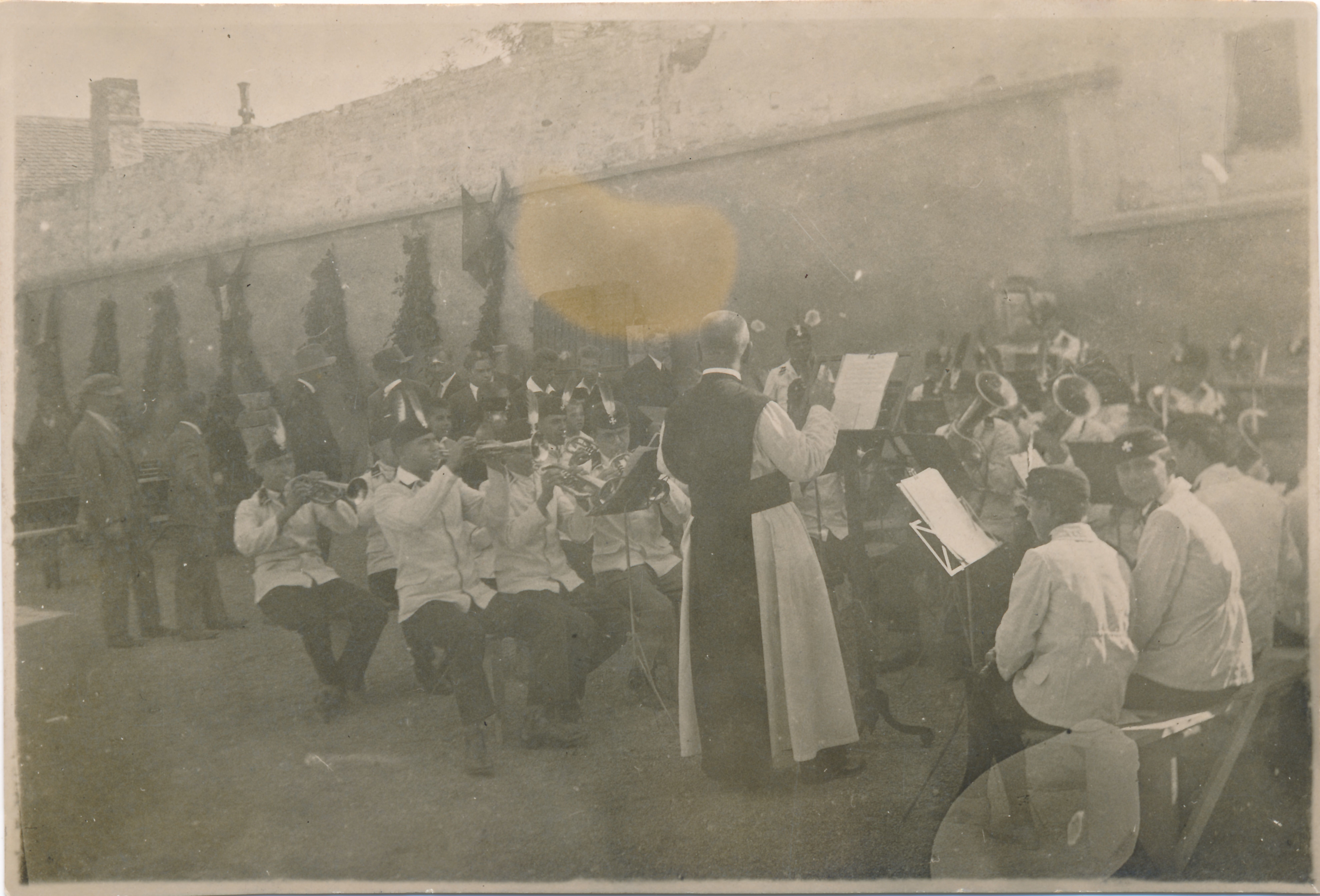 8 . kép Ciszterci gimnázium zenekarának a hangverseny_jpg.jpg