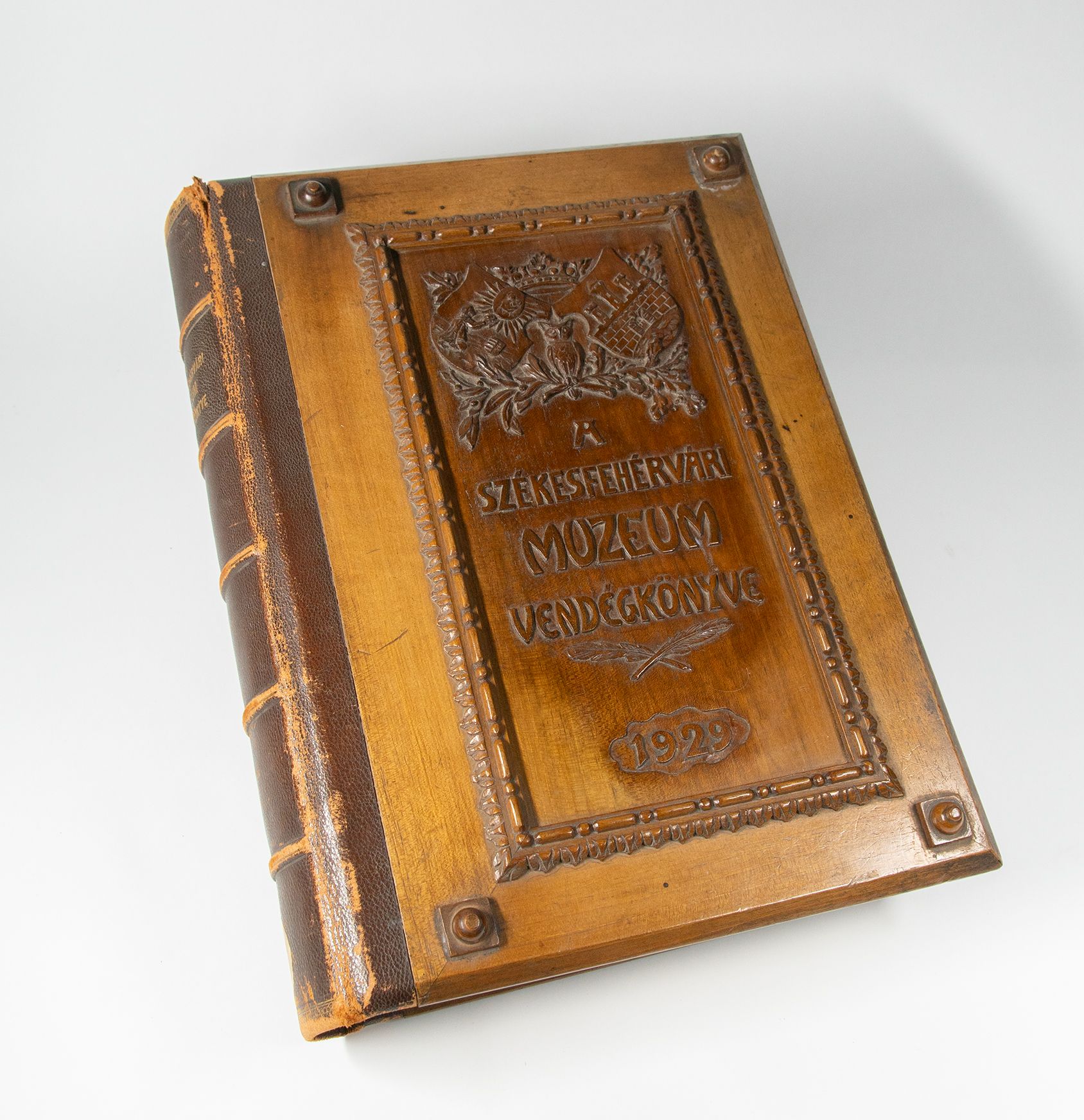 VENDÉGKÖNYV_FEHÉR HÁTTÉR_1.jpg